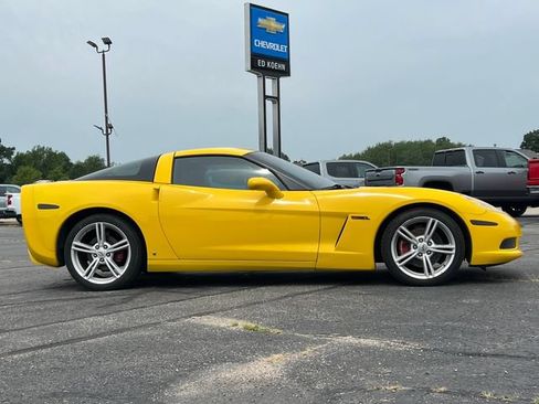 Used 2006 Chevrolet Corvette Coupe w/ Preferred Equipment Group RWD image 25