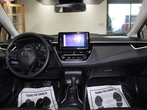 Used 2025 Toyota Corolla LE FWD image 13