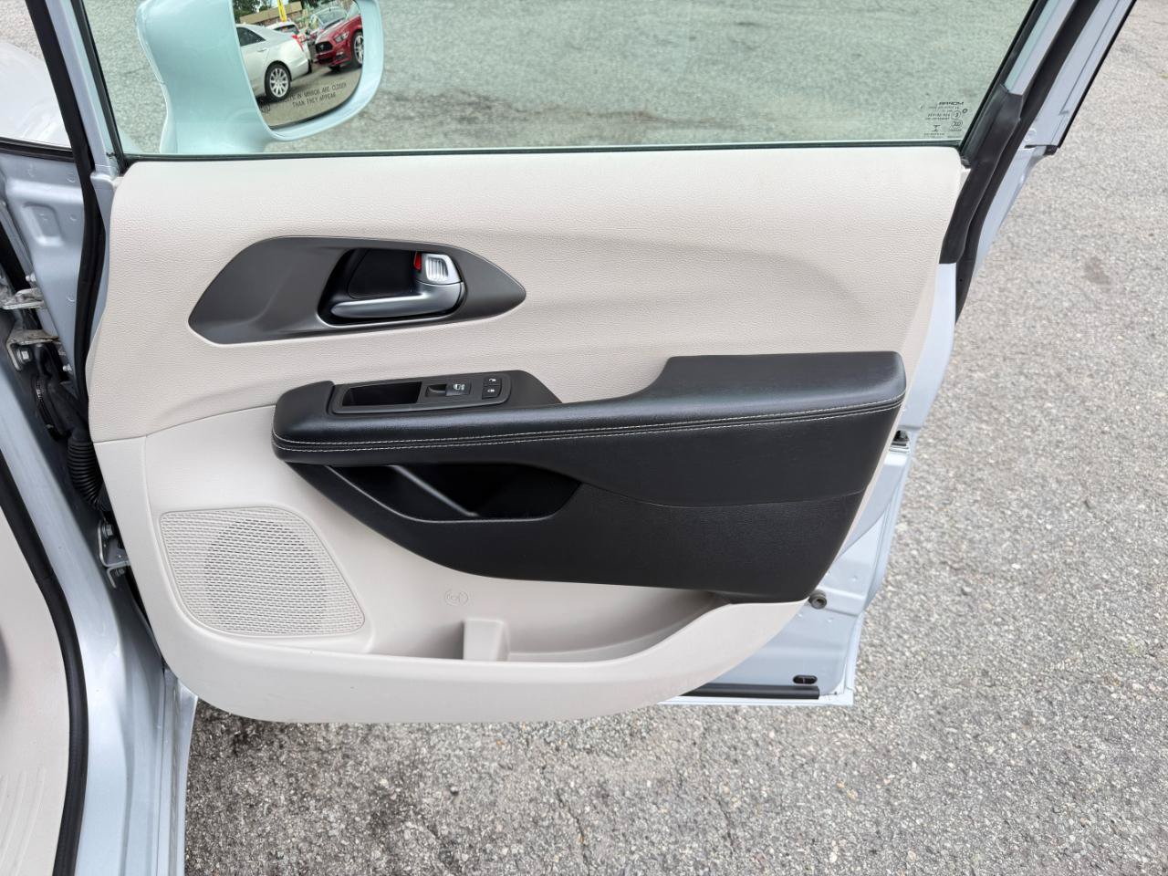 Used 2022 Chrysler Pacifica Touring-L FWD image 51