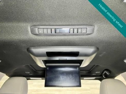 Used 2025 Toyota Sienna Platinum AWD/4WD image 22