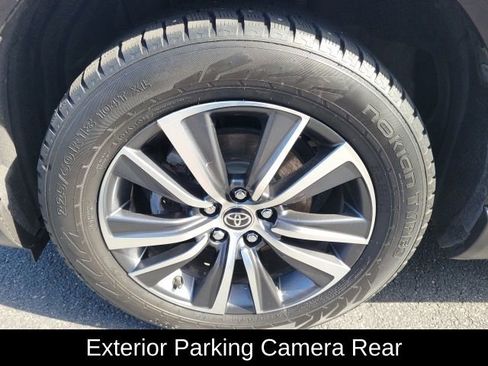 Certified 2021 Toyota Venza LE image 12