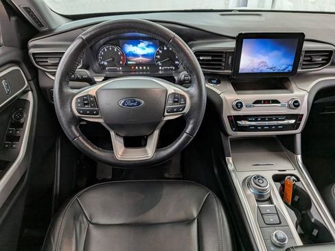 Certified 2022 Ford Explorer XLT w/ Equipment Group 202A AWD/4WD image 27