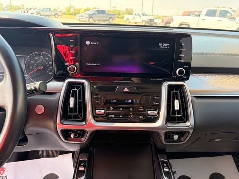 Used 2022 Kia Sorento EX w/ Panoramic Sunroof Package FWD image 18