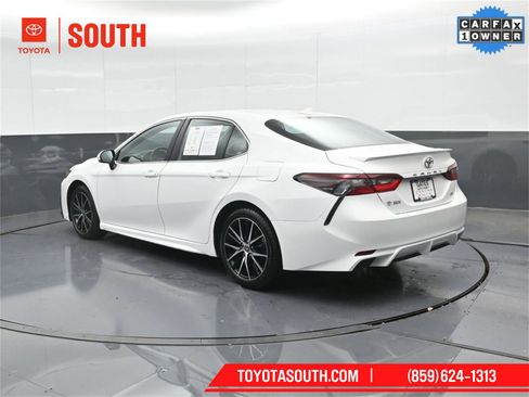 Used 2024 Toyota Camry SE image 8