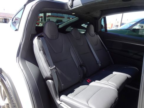 Used 2024 Tesla Model X image 17