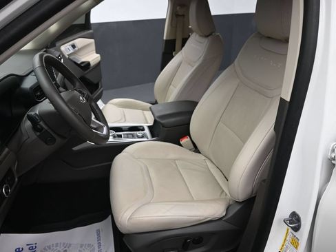 Used 2023 Ford Explorer Platinum w/ Technology Package AWD/4WD image 21