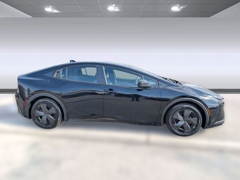 Used 2024 Toyota Prius LE image 8