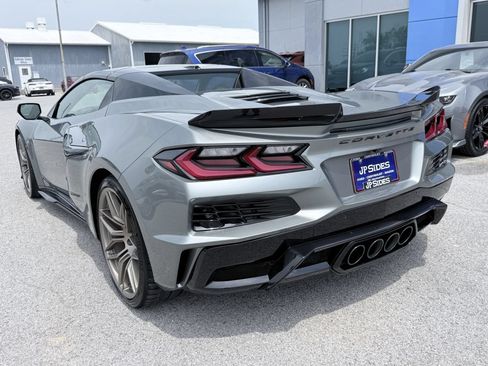 Used 2024 Chevrolet Corvette Z06 RWD image 8