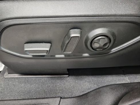 Used 2025 Jeep Grand Cherokee Altitude image 30