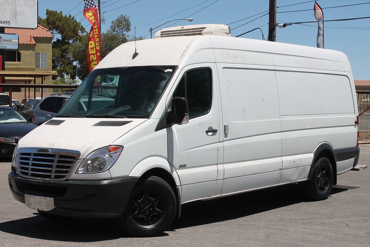Used 2008 Freightliner Sprinter 2500 RWD image 4