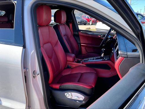 Used 2021 Porsche Macan GTS image 8