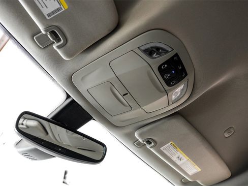 Used 2020 Chrysler Voyager Lxi image 24