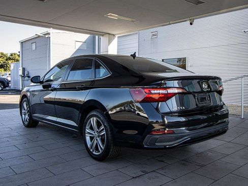 Used 2022 Volkswagen Jetta SE image 12