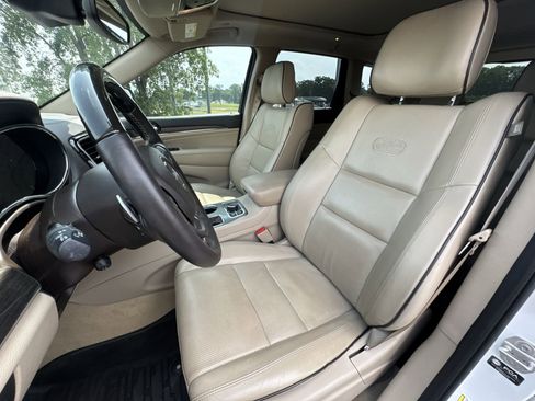 Used 2021 Jeep Grand Cherokee Overland AWD/4WD image 11