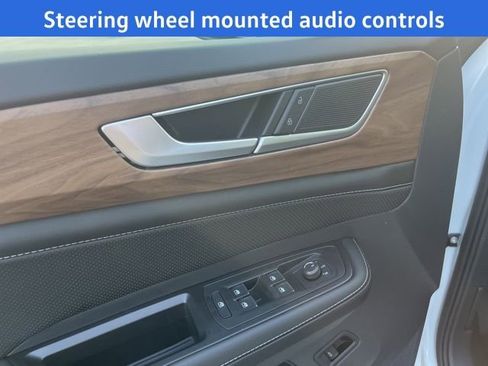 New 2026 Volkswagen Atlas SE FWD image 8