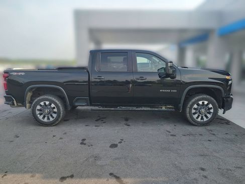 Used 2021 Chevrolet Silverado 2500 Custom w/ Custom Value Package AWD/4WD image 4