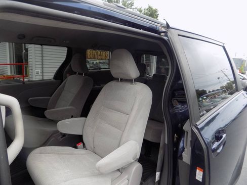 Used 2020 Toyota Sienna LE AWD/4WD image 14