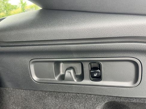 Used 2026 Mercedes-Benz GLC 300 4MATIC image 37