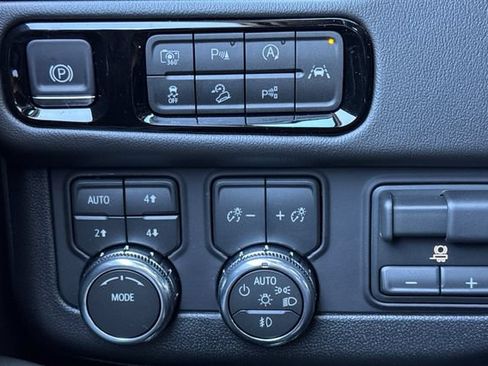 New 2026 GMC Yukon Elevation w/ Elevation Premium Package AWD/4WD image 34