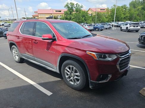 Used 2018 Chevrolet Traverse LT FWD image 2