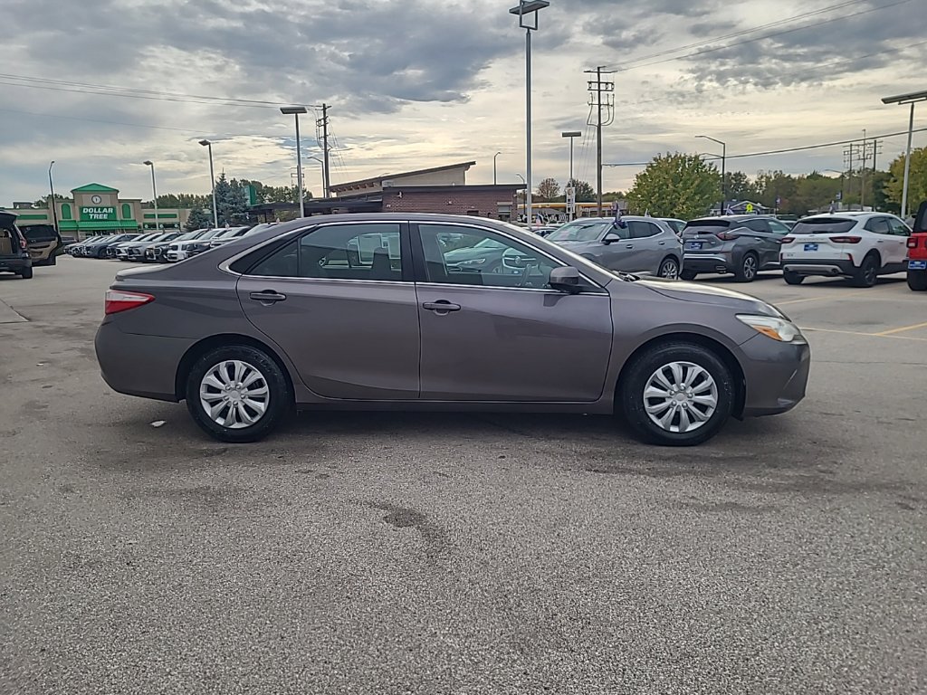 Used 2015 Toyota Camry LE FWD image 7