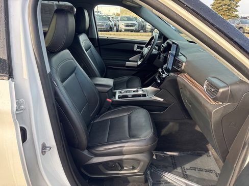 Used 2023 Ford Explorer Limited w/ Limited Technology Package image 10