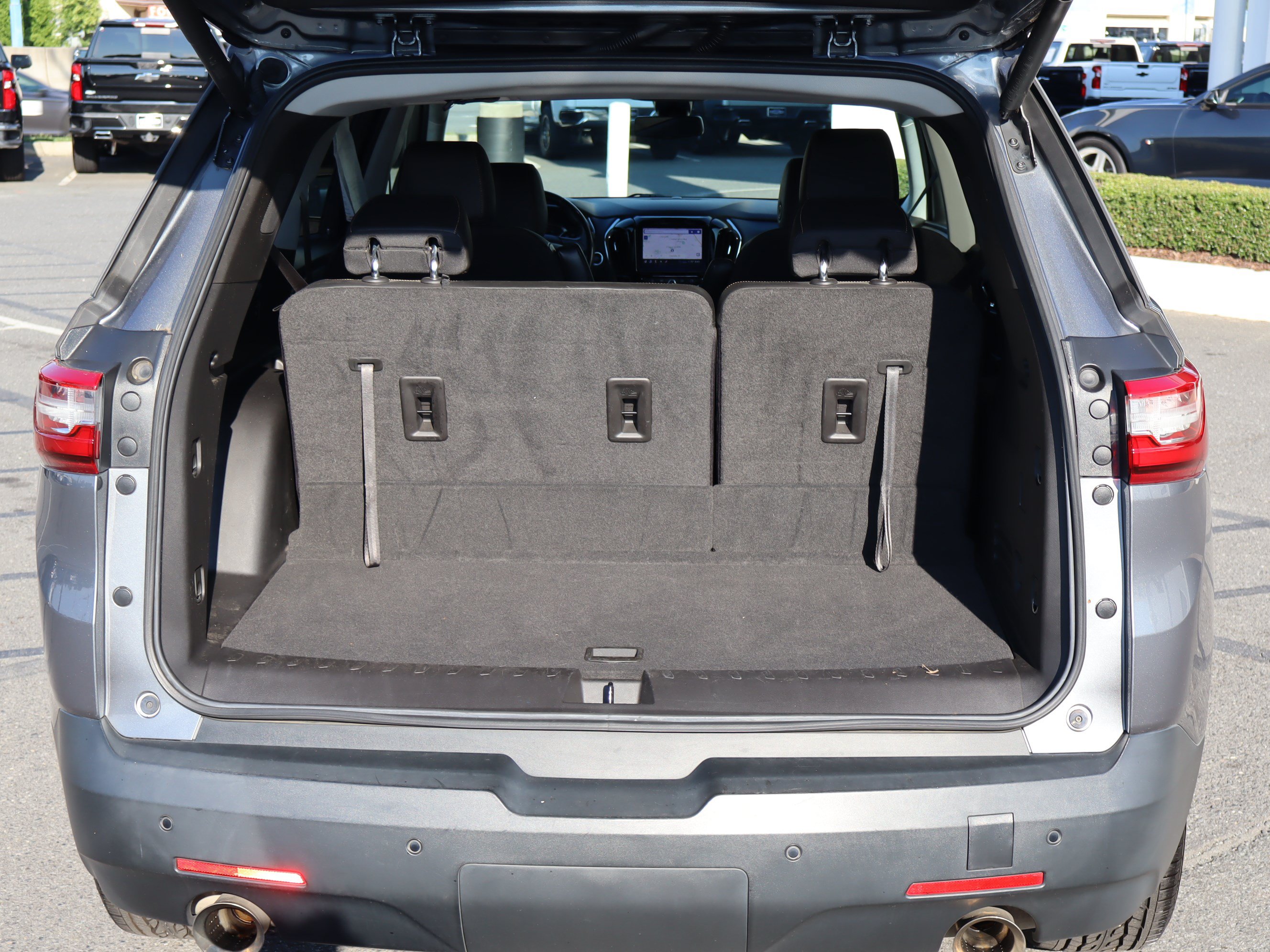 Used 2021 Chevrolet Traverse RS FWD image 34