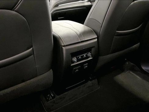 Used 2022 Chevrolet Traverse LT w/ LT Premium Package FWD image 24