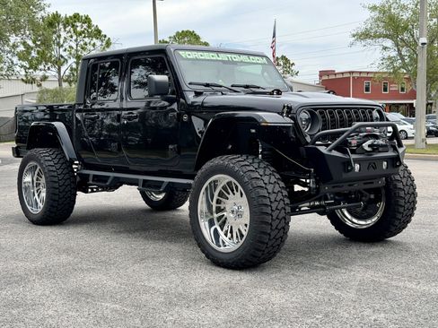Used 2024 Jeep Gladiator Sport AWD/4WD image 7