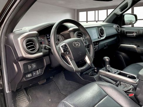 Used 2022 Toyota Tacoma Limited image 18