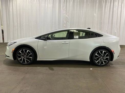 New 2026 Toyota Prius Plug-In Hybrid FWD image 6