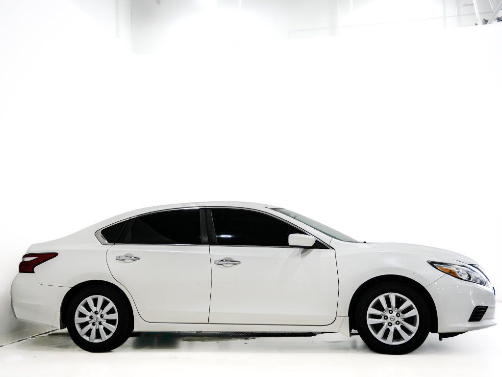 Used 2017 Nissan Altima 2.5 S w/ Power Driver Seat Package FWD image 4