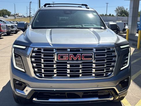 New 2026 GMC Yukon Denali w/ Denali Reserve Package AWD/4WD image 11