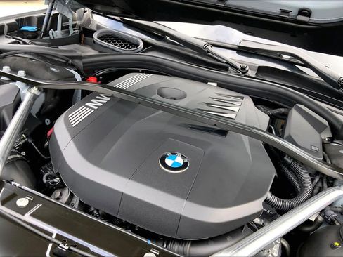 Used 2025 BMW 740i image 32