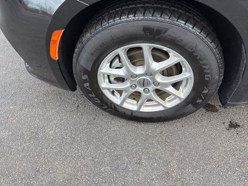 Used 2023 Chrysler Pacifica Touring-L image 46