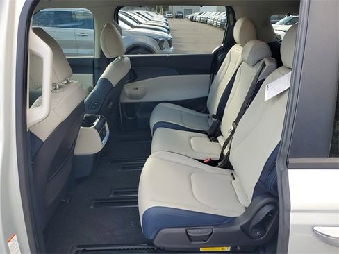 New 2026 Kia Carnival EX image 16