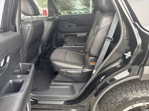 Used 2025 Nissan Pathfinder Rock Creek AWD/4WD image 25