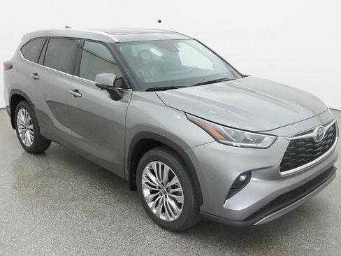 New 2026 Toyota Highlander Platinum AWD/4WD image 13