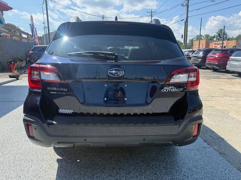 Used 2018 Subaru Outback 2.5i Limited AWD/4WD image 10