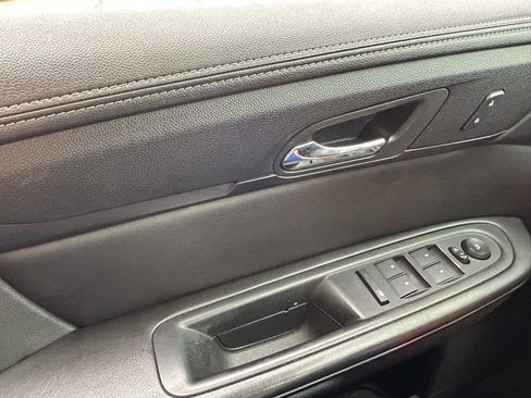Used 2015 Chevrolet Traverse LT w/ Style and Technology Package FWD image 26