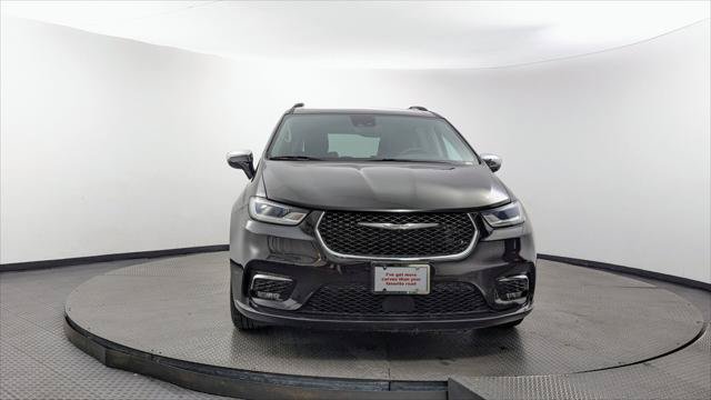 Used 2023 Chrysler Pacifica Limited FWD image 12