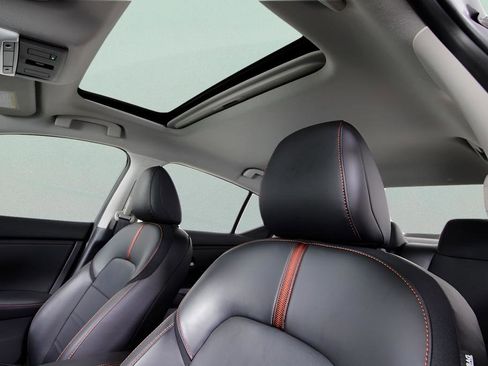 Used 2025 Nissan Sentra SR w/ SR Premium Package image 13