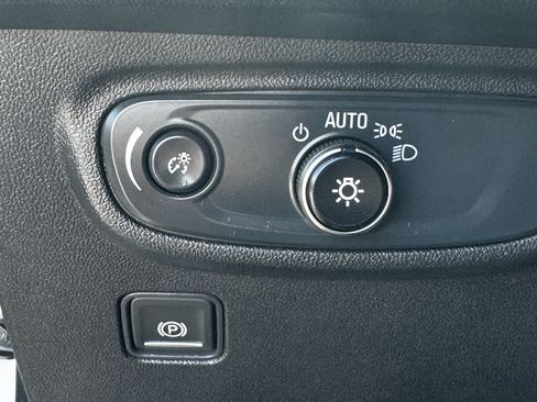 Used 2024 GMC Terrain SLE FWD image 21