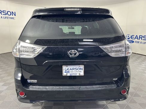 Used 2015 Toyota Sienna SE Premium image 5