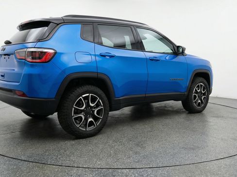 Used 2025 Jeep Compass Trailhawk image 9