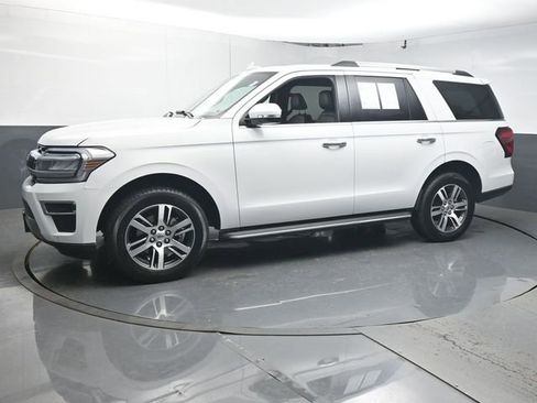 Used 2023 Ford Expedition Limited image 4