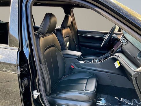 New 2025 Jeep Grand Cherokee L Limited w/ Luxury Tech Group II AWD/4WD image 8