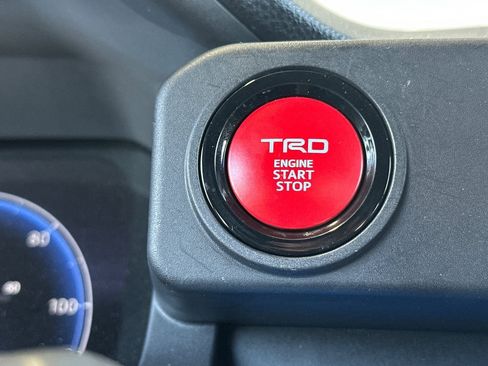 Certified 2025 Toyota Tacoma TRD Off-Road AWD/4WD image 20