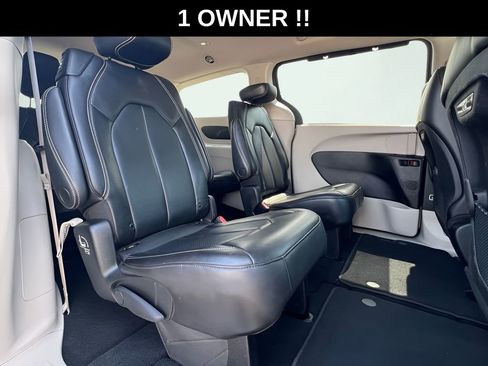 Used 2023 Chrysler Pacifica Touring-L FWD image 26