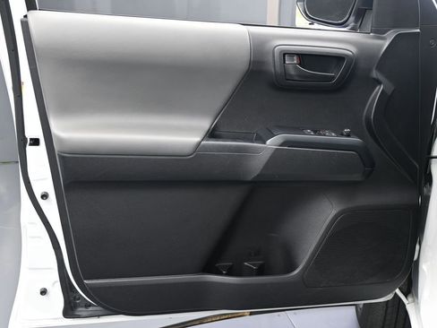 Used 2022 Toyota Tacoma SR image 22